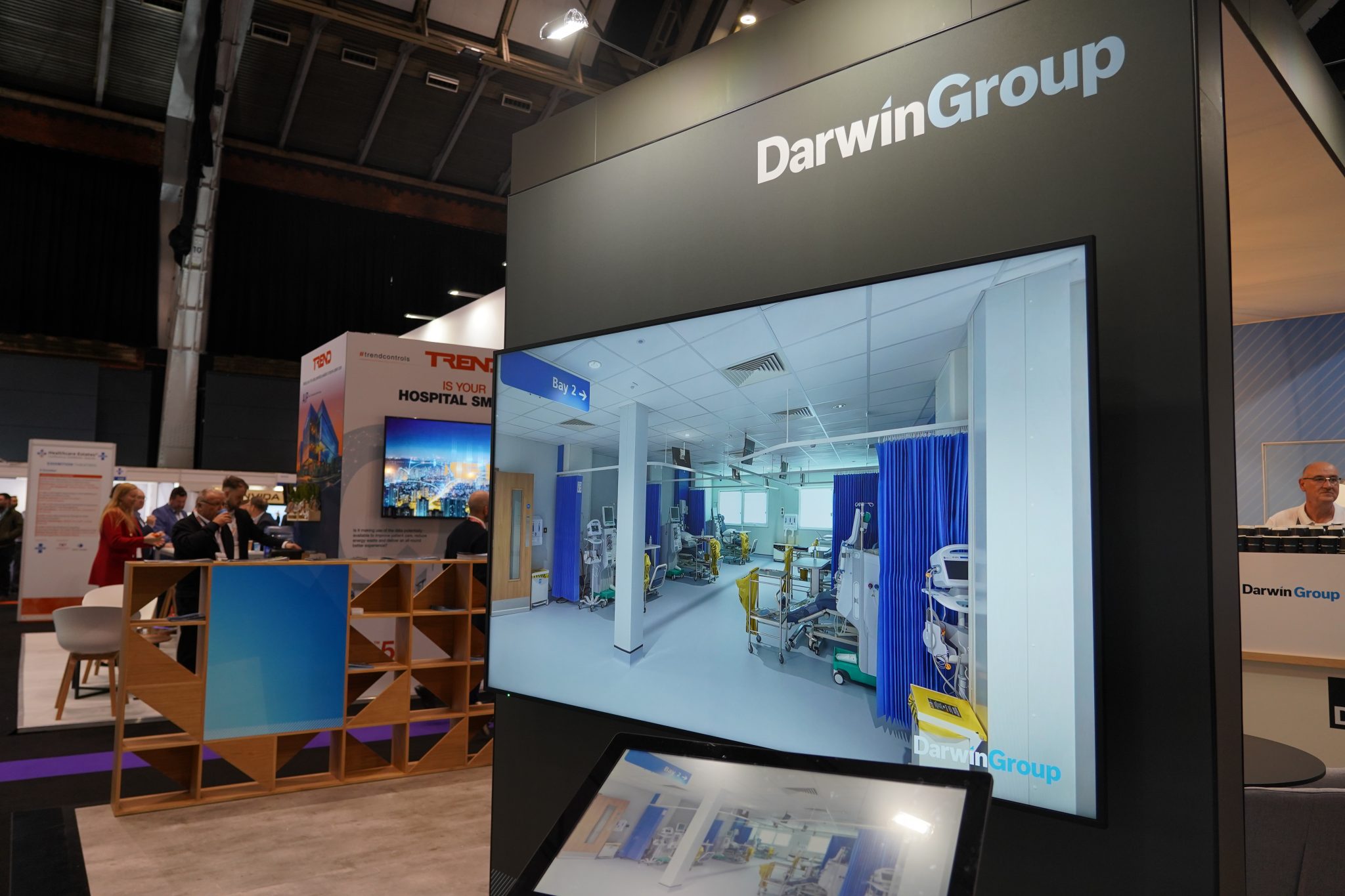 sustainable stand example using digital illustrations